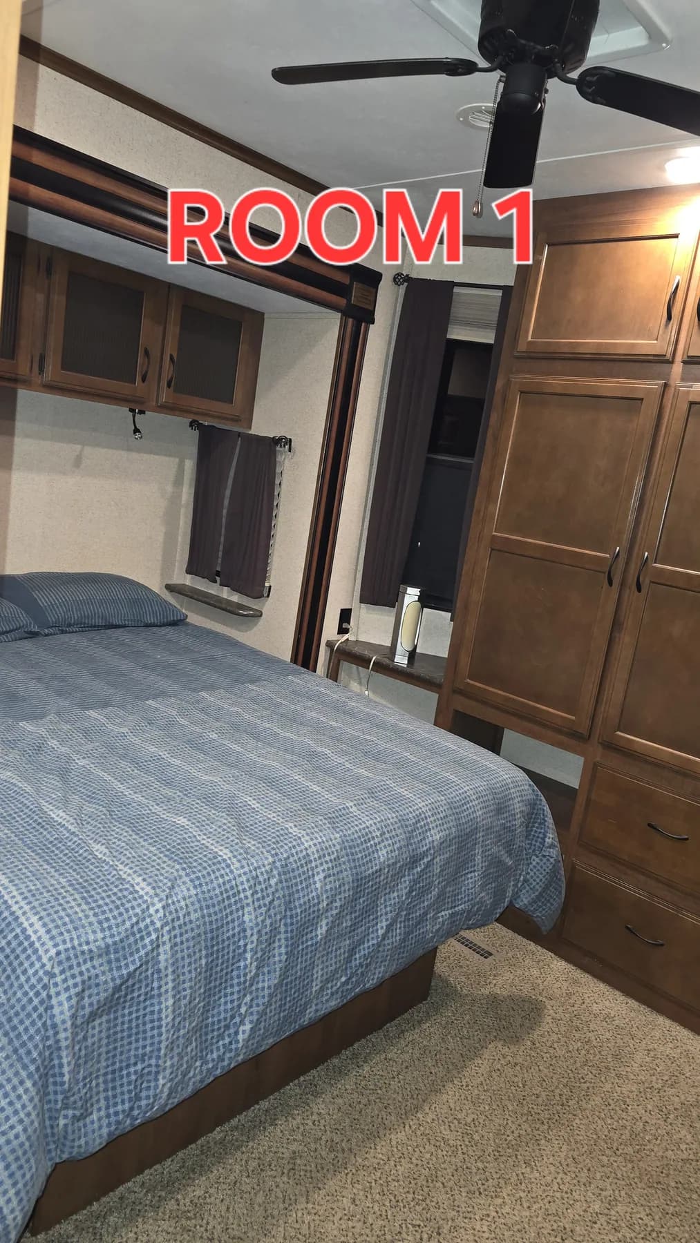 Trailer — Room 1 — Sleeps 2, Men, Linens provided